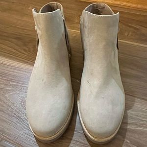 Women’s Esprit tan suede ankle boot , sz 9